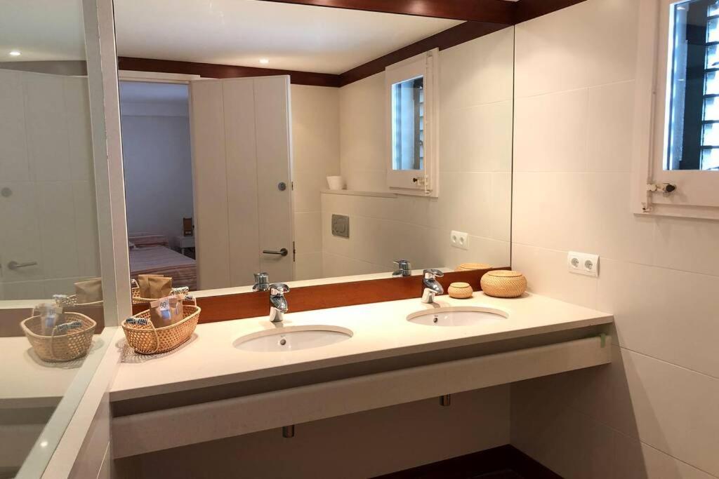 Roques - Casa En Primera Linea De Mar En Cadaqués Exteriör bild